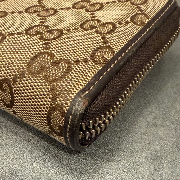 Gucci Beige and Brown Zip-Around Wallet - Picture 10 of 10